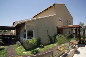 בית במבוא חורון